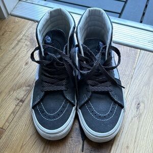 almost brand new Vans Shoes. Special dark gray color